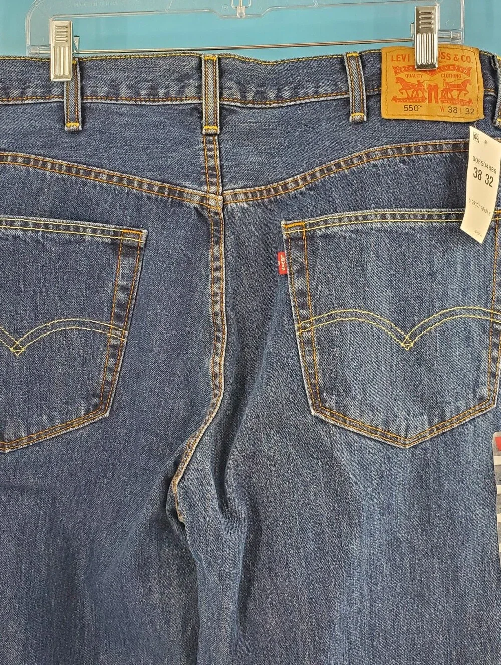 Levi's brand new 550 jeans relaxed fit 38x32